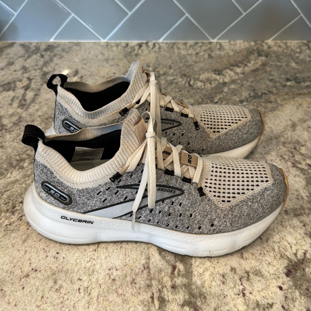 Women’s size 7.5 Brooks Glycerin
